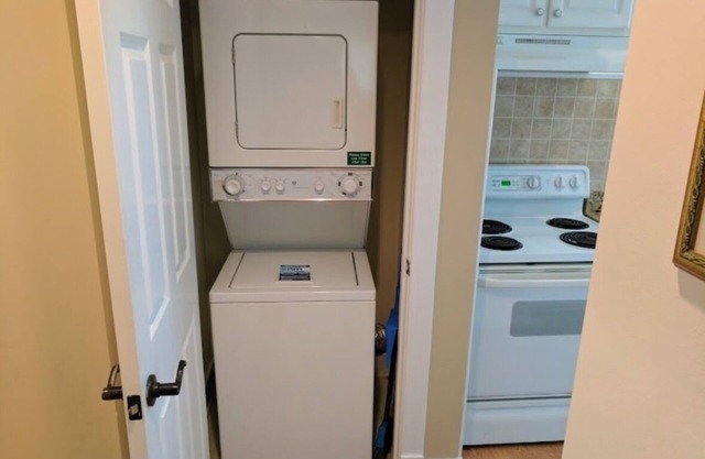 Charming 1-bedroom condo in wonderful Williamsburg with all the amenities!