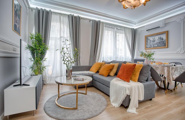 Charming 150m² 5BR Romantic City Center w/Aircon