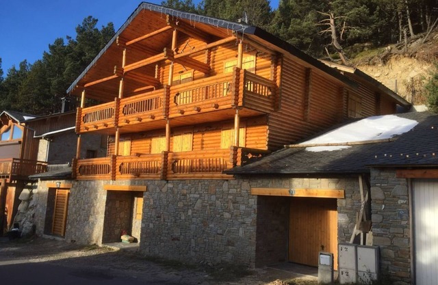 Charming 16Pax chalet 7 bedrooms 5 bathrooms 5 WCs including 3 suites