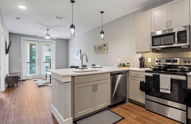 Charming 1bedroom apartment in Fort Worth with AC, fitness room, pool table,WiFi