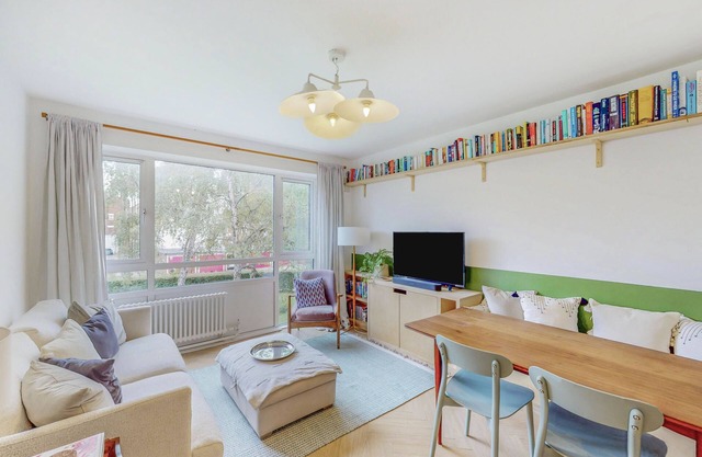Charming 1BR Flat Steps from King's Road in Chelsea