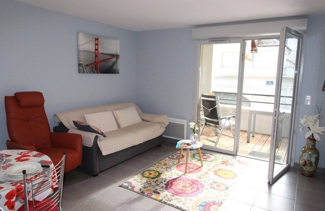 Charming 1BR Apartment with Balcony in Central Luchon, Near Thermal Spa