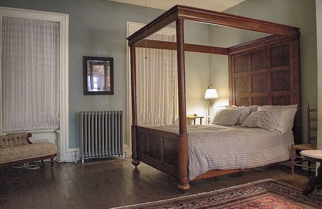 Charming 1BR w/Bath & Fast WiFi Near Downtown