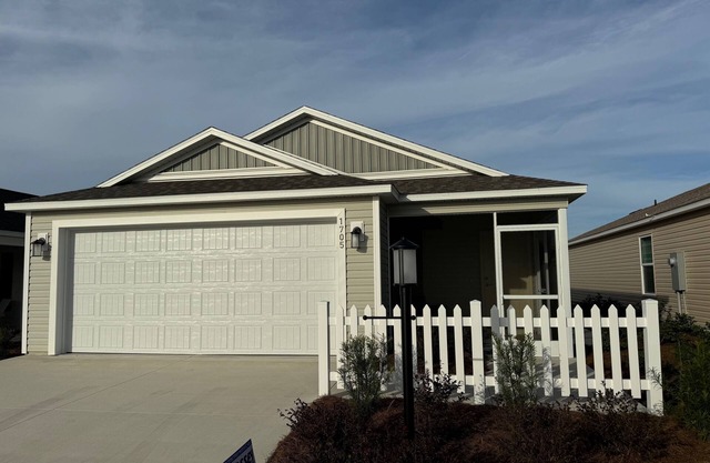 Charming 2/2 in The Villages near East Port.