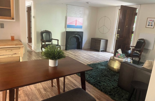 Charming 2.5 bedroom 1 bath house with Heated floor, WiFi in peaceful San Rafael