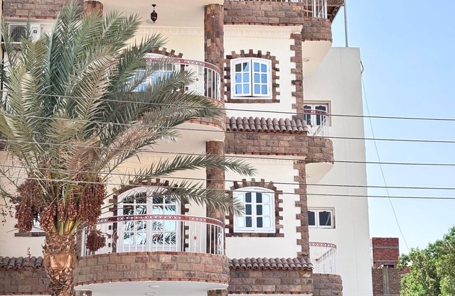 Charming 2-bedroom apartment in phenomenal Luxor Governorate with AC