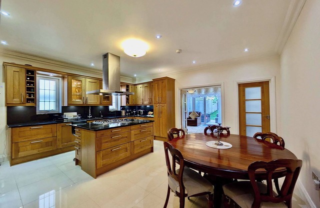 Charming 2-Bedroom Retreat in London