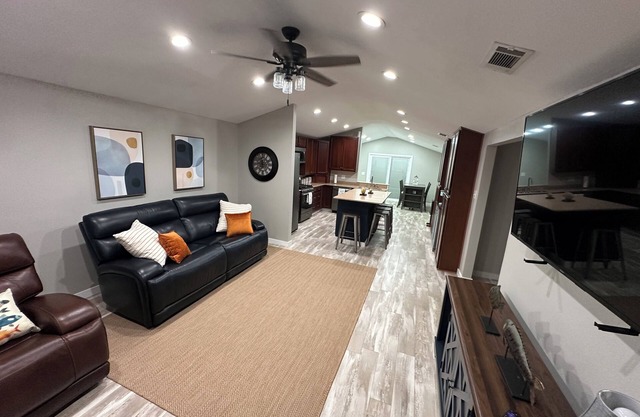 Charming 2-bedroom cottage with beautiful lake access in Gun Barrel City