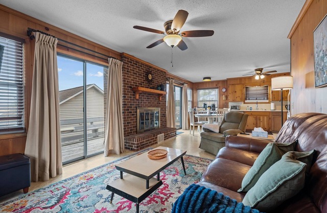 Charming 2-bedroom, 2 bth apartment with water views, golf, quiet community