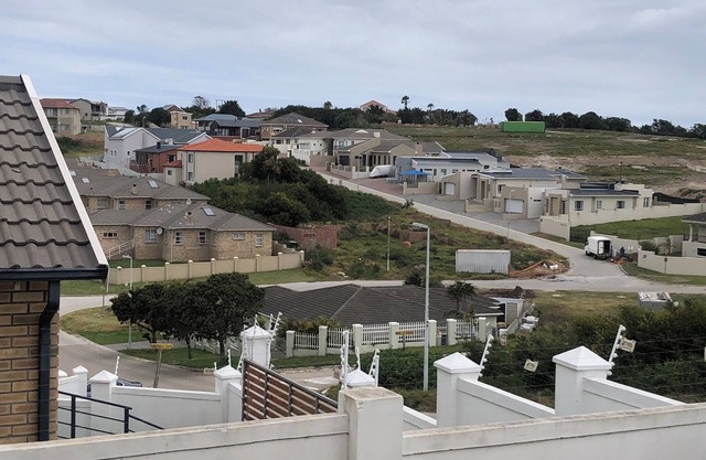 Charming 2-bedroom apartment with WiFi in Gqeberha