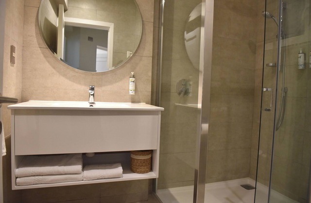 Charming 2-bedroom apartment in beautiful Lastarria Santiago with AC, WiFi