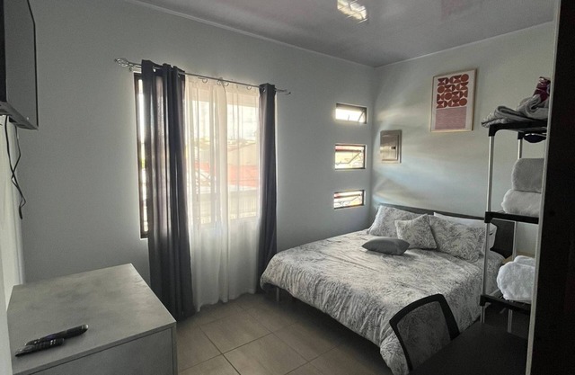 Charming 2-bedroom apartment in marvelous Alajuela with WiFi, AC,near SJ airport