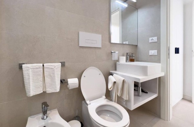 Charming 2-bedroom apartment with AC, WiFi in serene Hammonton