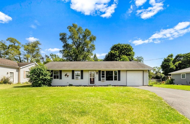 Charming 2-bedroom cottage with Central AC WiFi close to amazing downtown Warsaw