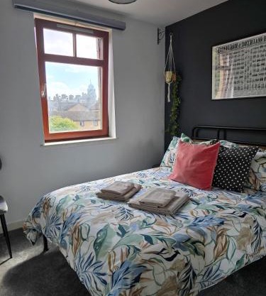 Charming 2-Bedroom Flat in Leith
