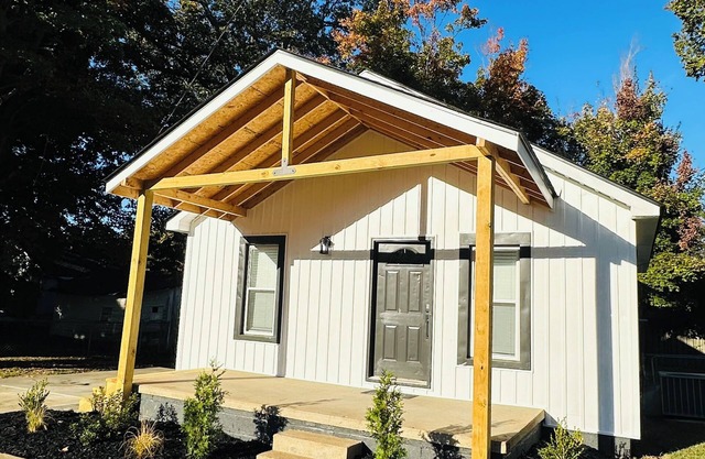 Charming 2-bedroom house with AC and WiFi in Union City