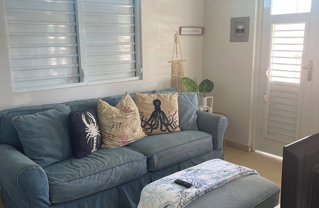 Charming 2-bedroom house in Boquerón with WiFi and AC