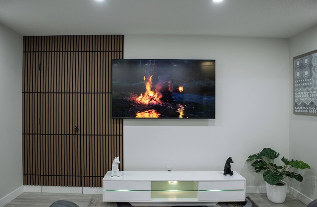 Charming 2-bedroom house in delightful Calgary with WiFi