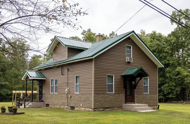Charming 2-bedroom house in rural Sigel Pa close to state parks