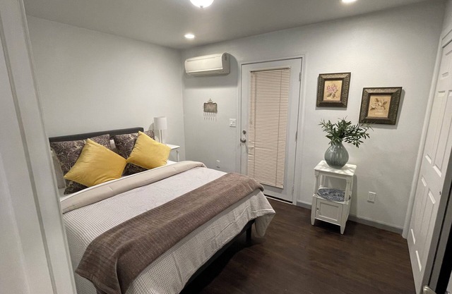 Charming 2-bedroom house with WiFi and AC in lovely Ukiah