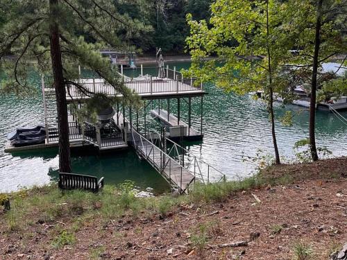 Charming 2-bedroom house with fitness room and AC in welcoming Buford