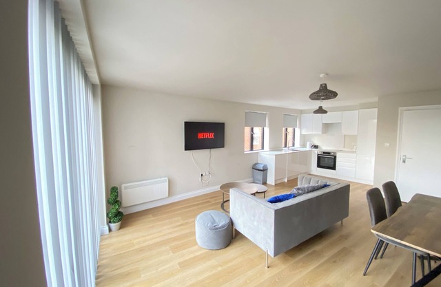 Charming 2-Bedroom Retreat with Balcony