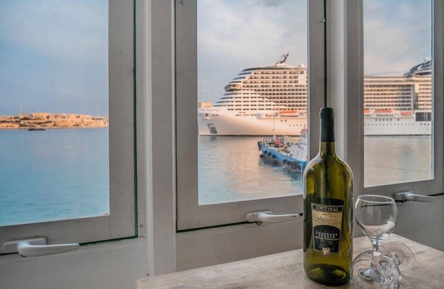 Charming 2 bedroom seaview apartment in Valletta