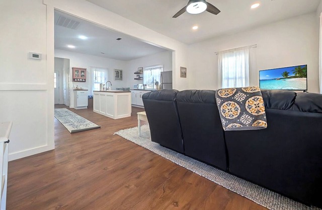 Charming 2-bedroom house located in lovely downtown Harrodsburg