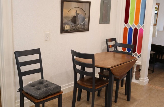 Charming 2-bedroom house in fantastic San Antonio with WiFi, AC