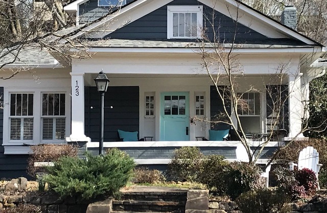 Charming 2BR/2BA Cottage in Downtown Decatur + Easy Access to World Cup Matches
