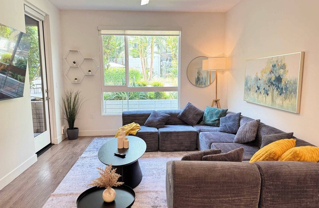 Charming 2BR Retreat W/Pool&Gym near Disneyland