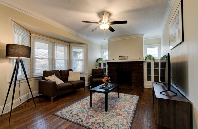 Charming 2BR 1 bath in the heart of CLE Heights