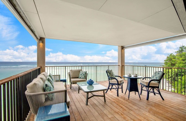 Charming 3 - Bed Condo in Christ Church