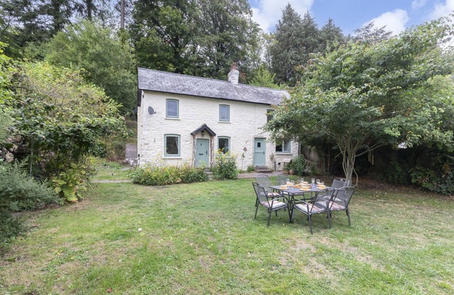 Charming 3-Bed Cottage by the River Usk