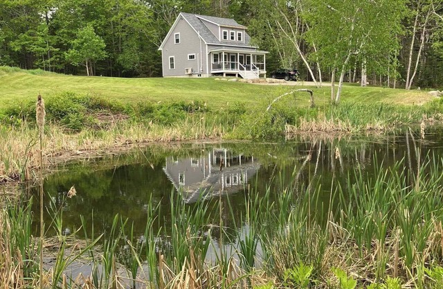 Charming 3-bed home in Castine, Me. Modern coastal country design