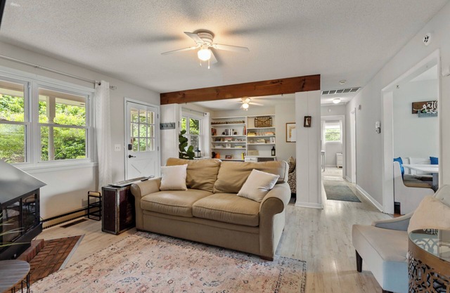 Charming 3-bedroom cottage with AC, WiFi and more in Rehoboth Beach