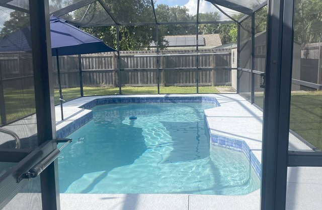 Charming 3-bedroom house with Pool in Pinellas Park