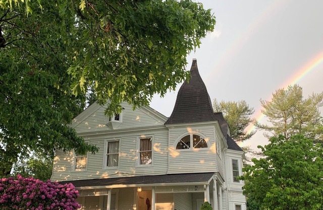 Charming 3-bedroom apartment on 2nd floor in Millbrook NY, right in the village