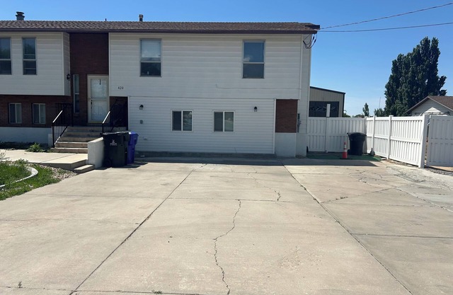 Charming 3-bedroom apartment with WiFi, AC in Syracuse