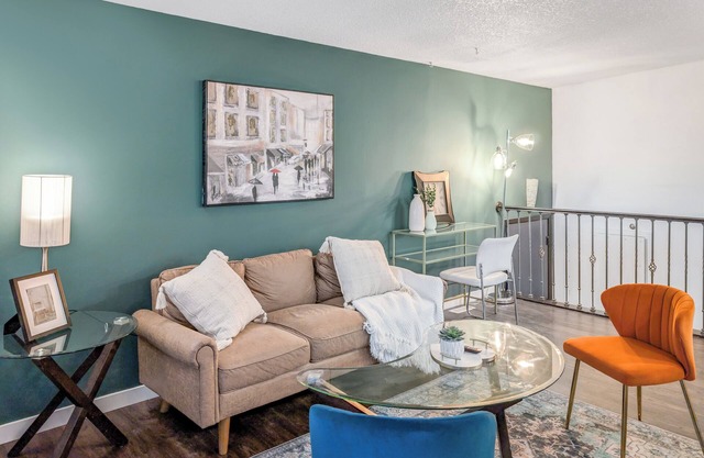 Charming 3-Bedroom Escape, Walk to the Bow River