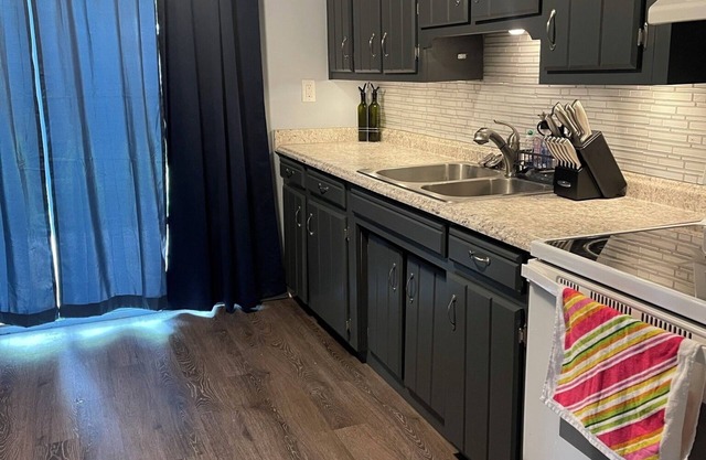 Charming 3-bedroom house with WiFi and AC in fabulous Louisville