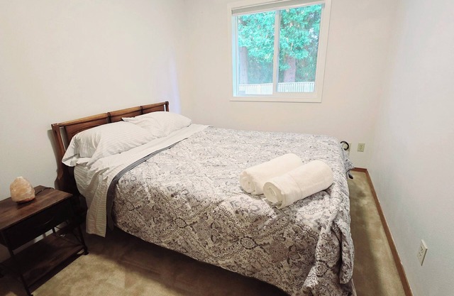 Charming 3-bedroom house with King Bed in fabulous Beaverton