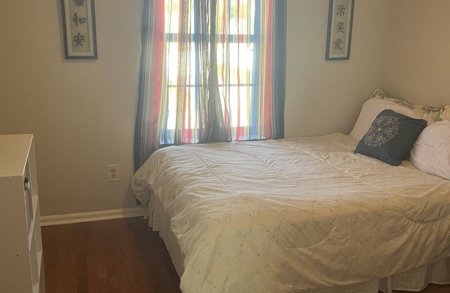 Charming 3-bedroom house in Charlotte with AC, WiFi