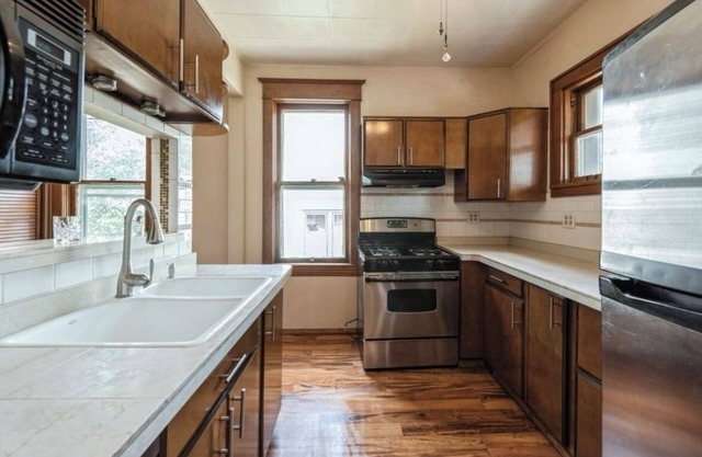 Charming 3-bedroom house in cool Woodstock with AC, WiFi