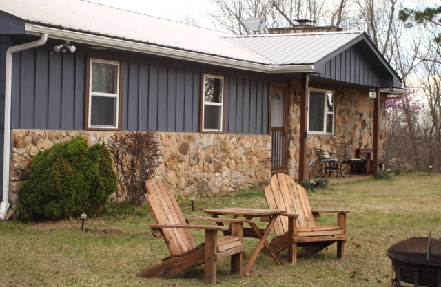 Charming 3-bedroom house with WiFi, AC in delightful Yellville