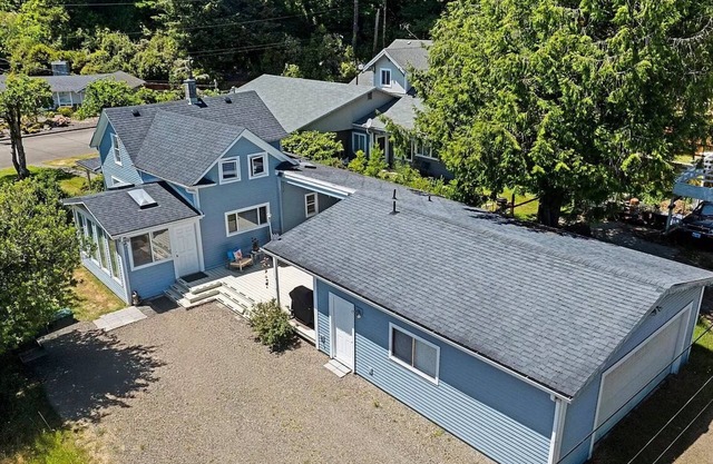 Charming 3-bedroom house in delightful Florence w/WiFi Walk to Shops and River