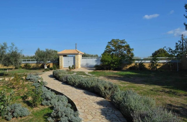 Charming 3-bedroom house in lovely Oropioi with AC