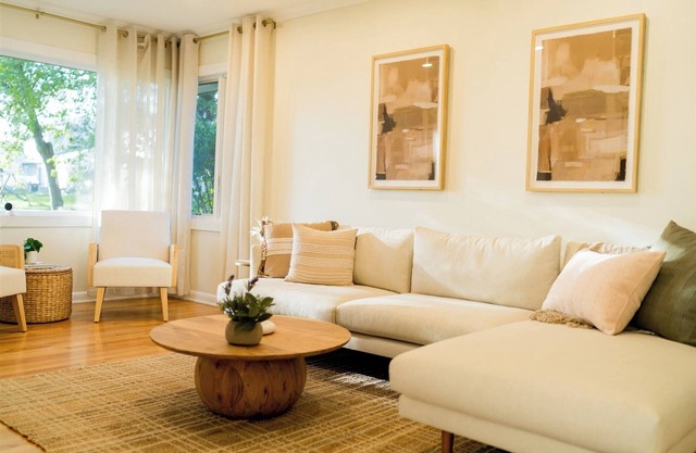 Charming 3-bedroom house just minutes from Downtown Wheaton!