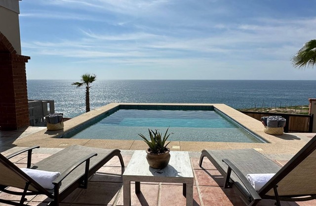 Charming 3-bedroom villa with AC, incredible ocean views.n