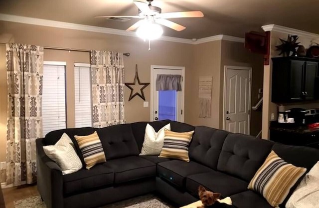 Charming 3-bedroom townhome with WiFi, AC in pleasant Odessa